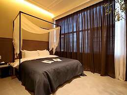 Club Hotel