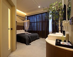 Club Hotel