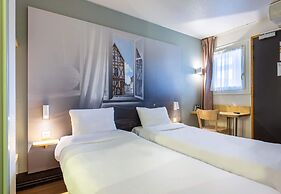 B&B HOTEL CHARTRES Le Forum (1)