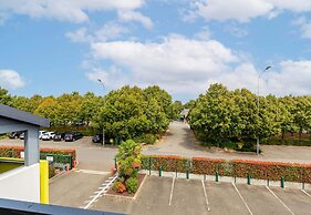 B&B HOTEL CHARTRES Le Forum (1)
