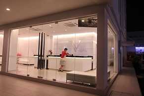 The V Hotel