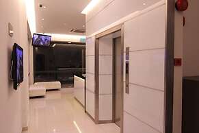 The V Hotel