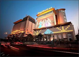 Palace Gate Hotel & Residence by EHM