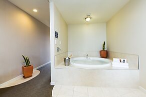 Pebble Beach Motor Inn