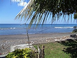 Coral Bay Bungalow