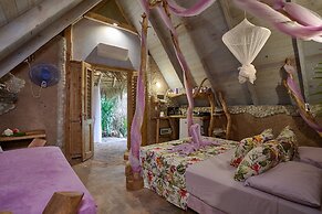 CHALET TROPICAL Hotel & Pool Bar Restaurant