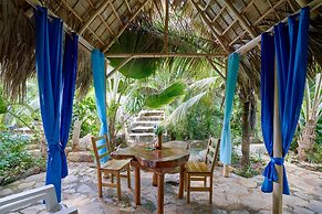 CHALET TROPICAL Hotel & Pool Bar Restaurant