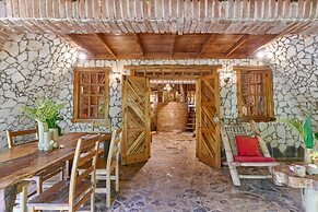 CHALET TROPICAL Hotel & Pool Bar Restaurant