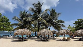 CHALET TROPICAL Hotel & Pool Bar Restaurant
