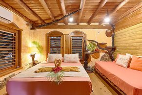 CHALET TROPICAL Hotel & Pool Bar Restaurant