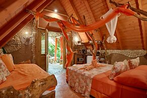 CHALET TROPICAL Hotel & Pool Bar Restaurant
