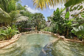 CHALET TROPICAL Hotel & Pool Bar Restaurant