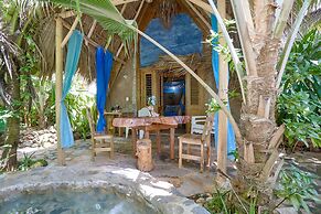 CHALET TROPICAL Hotel & Pool Bar Restaurant