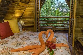 CHALET TROPICAL Hotel & Pool Bar Restaurant
