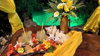 CHALET TROPICAL Hotel & Pool Bar Restaurant