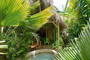 CHALET TROPICAL Hotel & Pool Bar Restaurant