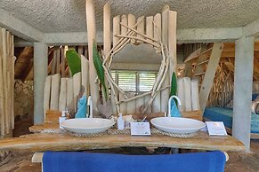 CHALET TROPICAL Hotel & Pool Bar Restaurant