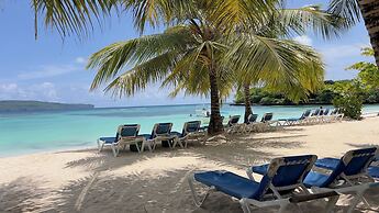 CHALET TROPICAL Hotel & Pool Bar Restaurant