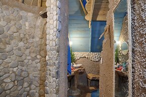 CHALET TROPICAL Hotel & Pool Bar Restaurant