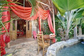 CHALET TROPICAL Hotel & Pool Bar Restaurant