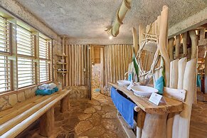 CHALET TROPICAL Hotel & Pool Bar Restaurant