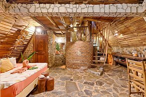 CHALET TROPICAL Hotel & Pool Bar Restaurant