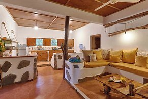 CHALET TROPICAL Hotel & Pool Bar Restaurant