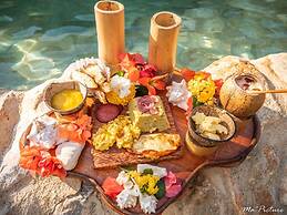 CHALET TROPICAL Hotel & Pool Bar Restaurant