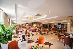 Van Phat Riverside Hotel
