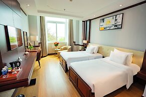 Van Phat Riverside Hotel