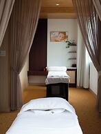 Van Phat Riverside Hotel