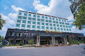 Van Phat Riverside Hotel