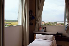 Van Phat Riverside Hotel