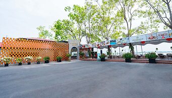 Van Phat Riverside Hotel