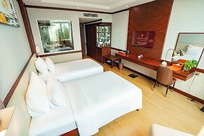 Van Phat Riverside Hotel