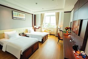Van Phat Riverside Hotel