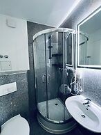 Lipp Apartments