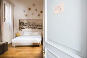Soprarno Suites