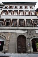 Soprarno Suites