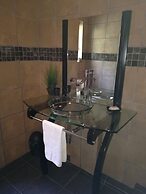 24 Onvrey Guest House