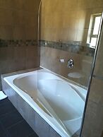 24 Onvrey Guest House