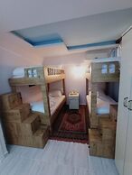 Armis Hostel