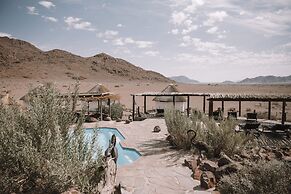 Desert Homestead Lodge l Ondili
