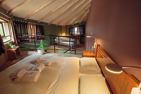 Fleur Lodge