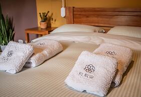 Fleur Lodge