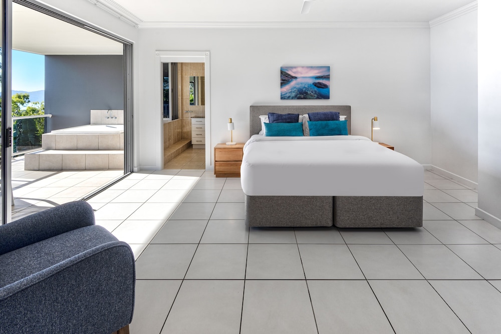 Blue Water Views 16