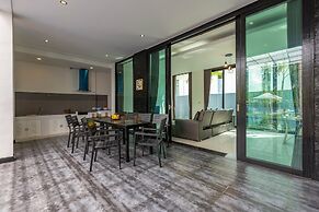 4 Bedroom Modern Pool Villa BL10