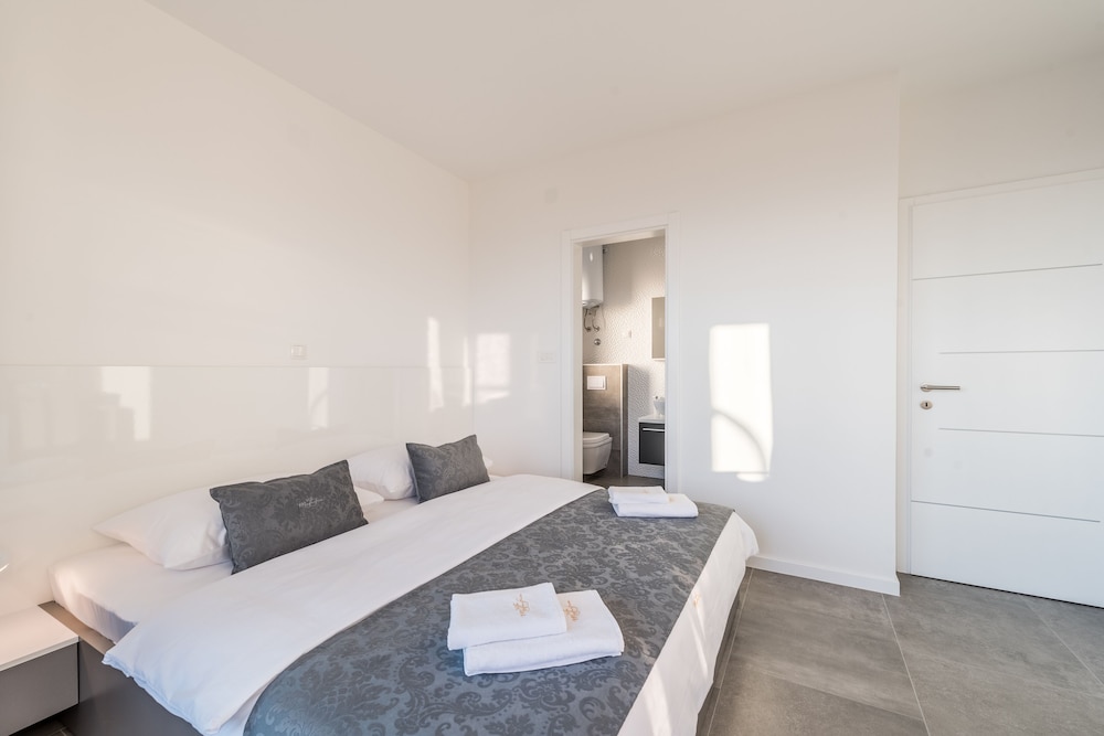 Villa Magnifica Penthouse with Jacuzzi
