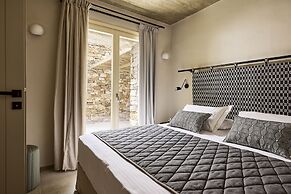 Apsila Pool Suites