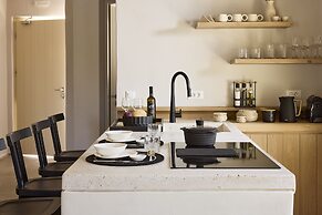 Apsila Pool Suites